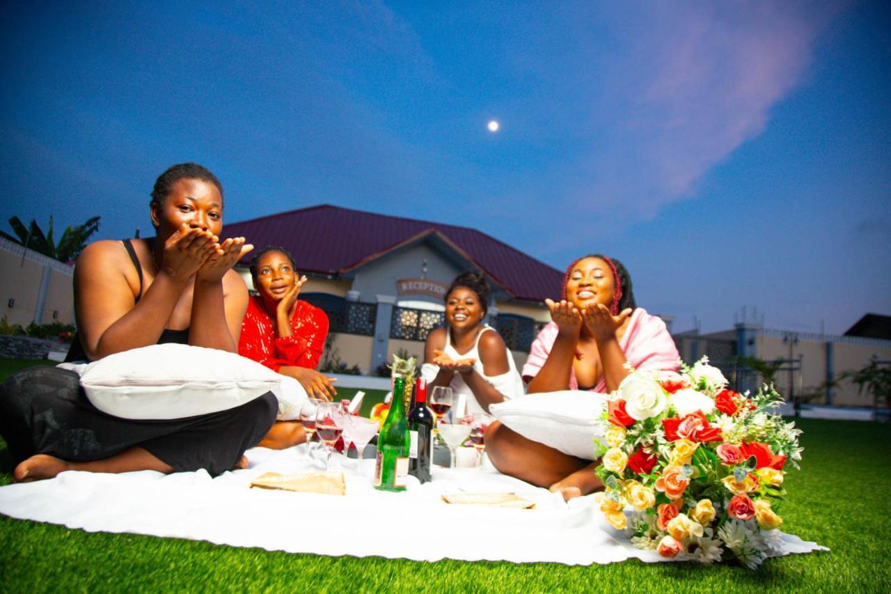 Bella Ella Hotel & Event Center Kasoa 外观 照片